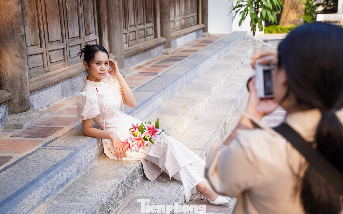 Ng&ocirc;i đền cổ giữa l&ograve;ng H&agrave; Nội th&agrave;nh điểm check-in 'b&iacute; mật' của giới trẻ- Ảnh 13.