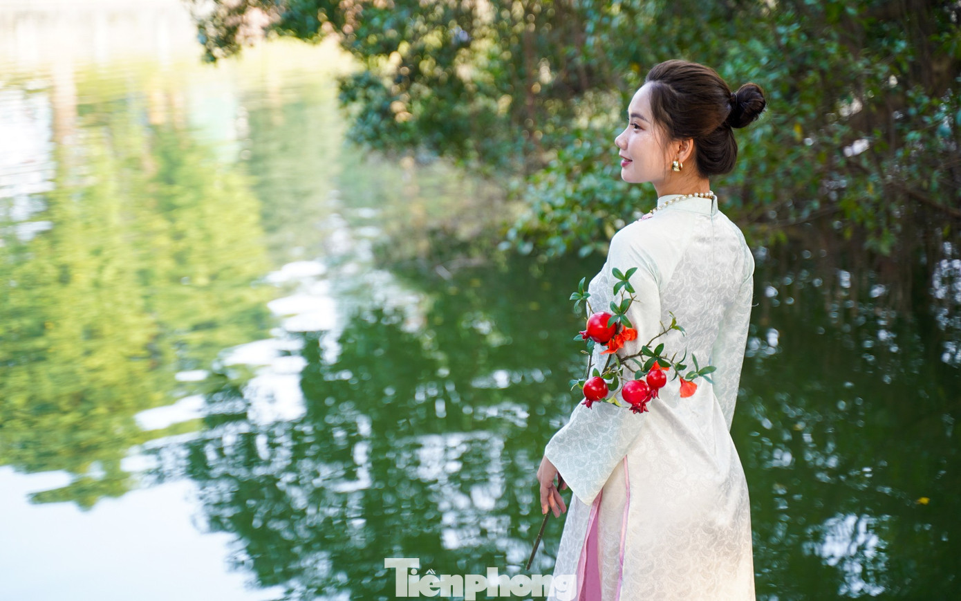 Ng&ocirc;i đền cổ giữa l&ograve;ng H&agrave; Nội th&agrave;nh điểm check-in 'b&iacute; mật' của giới trẻ- Ảnh 10.