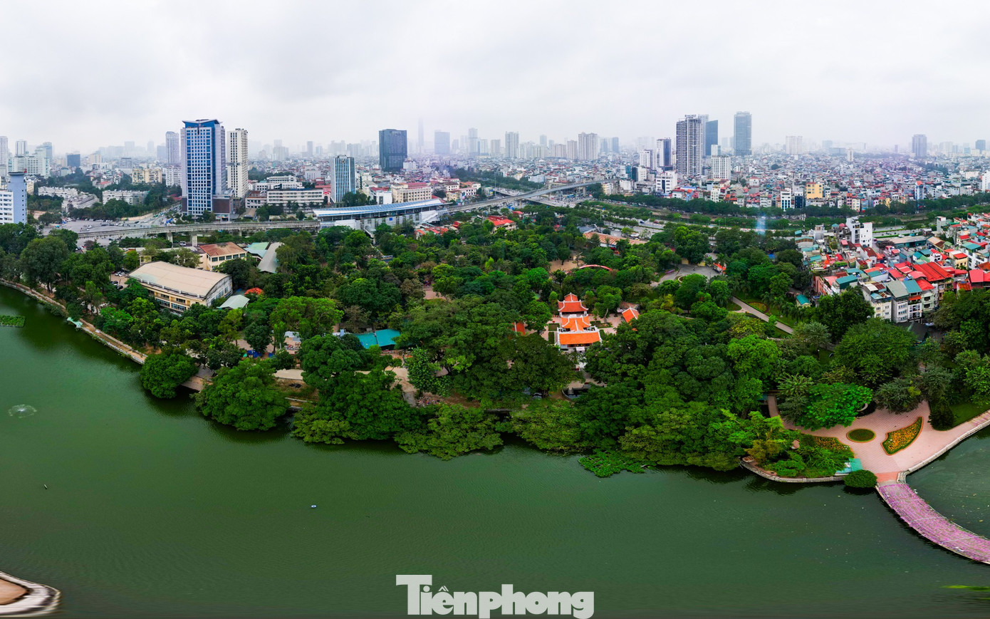 Ng&ocirc;i đền cổ giữa l&ograve;ng H&agrave; Nội th&agrave;nh điểm check-in 'b&iacute; mật' của giới trẻ- Ảnh 1.