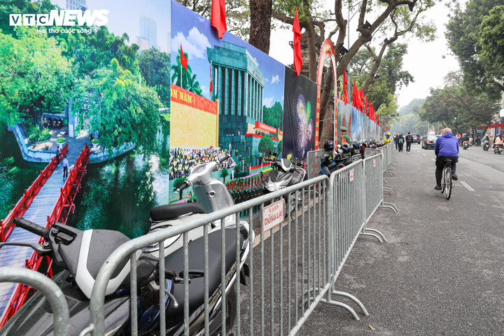 B&ecirc;n trong trận địa ph&aacute;o hoa sẵn s&agrave;ng khai hoả đ&oacute;n năm mới 2026 tại H&agrave; Nội- Ảnh 6.