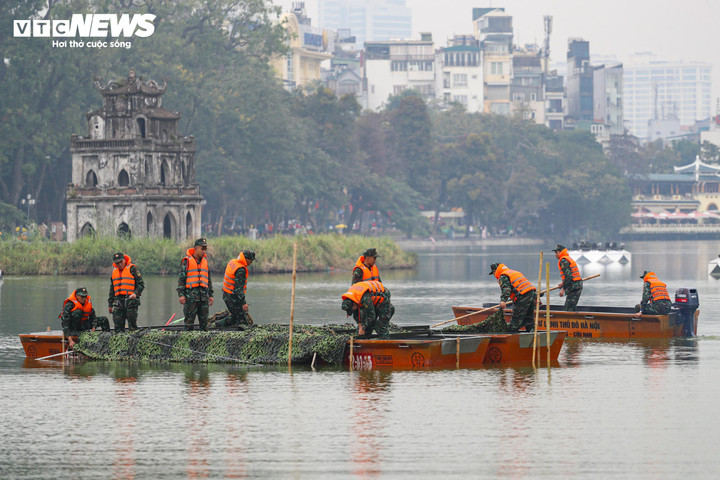 B&ecirc;n trong trận địa ph&aacute;o hoa sẵn s&agrave;ng khai hoả đ&oacute;n năm mới 2026 tại H&agrave; Nội- Ảnh 5.