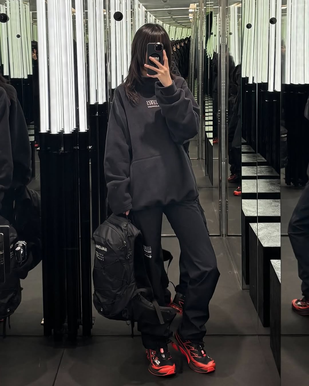 Từ xưởng kim loại đến đế chế sneaker tỷ USD: Điều g&igrave; đ&atilde; biến Salomon th&agrave;nh hiện tượng văn h&oacute;a của năm 2025?- Ảnh 17.