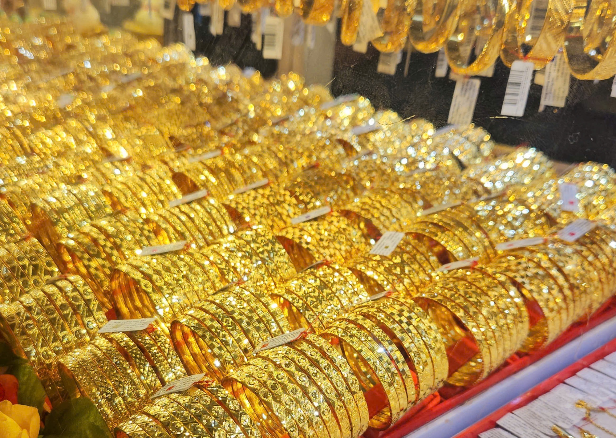 Tối 30-12, gi&aacute; v&agrave;ng miếng SJC tăng trở lại, vẫn thấp nhất trong 3 tuần- Ảnh 1.