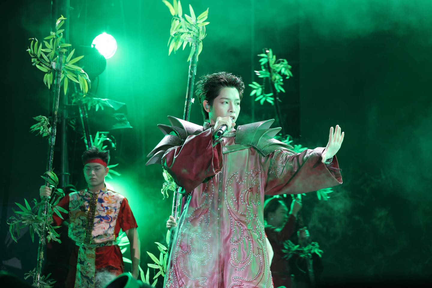 Nam ca sĩ Vpop đắt show nhất, phủ sóng trọn vẹn đêm Countdown 31/12 - Ảnh 5. Nam ca sĩ Vpop đắt show nhất, phủ sóng trọn vẹn đêm Countdown 31/12 - Ảnh 5.