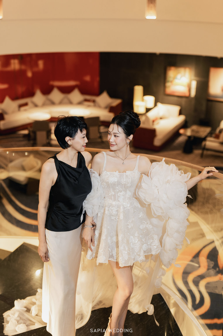 Mẹ Do&atilde;n Hải My U50 khoe visual trẻ đẹp bất bại ng&agrave;y cuối năm, thần th&aacute;i sang chuẩn 