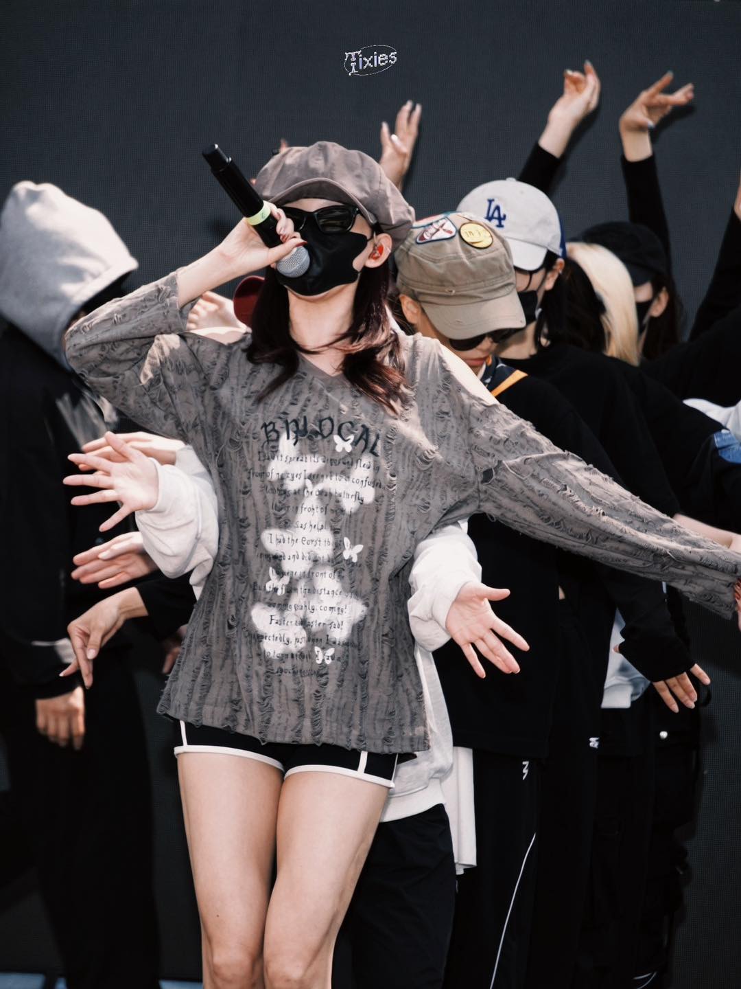 Team qua đường t&oacute;m d&iacute;nh Touliver đến xem T&oacute;c Ti&ecirc;n tổng duyệt, ch&iacute;nh thức 