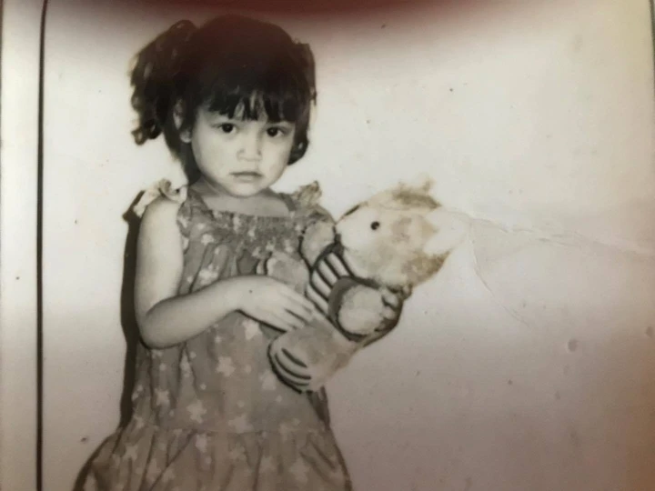 Kh&ocirc;ng ai ngờ c&ocirc; b&eacute; trong ảnh n&agrave;y giờ l&agrave; người nổi đ&igrave;nh nổi đ&aacute;m showbiz Việt: Đ&atilde; vậy c&ograve;n dạy con cực hay!- Ảnh 1.