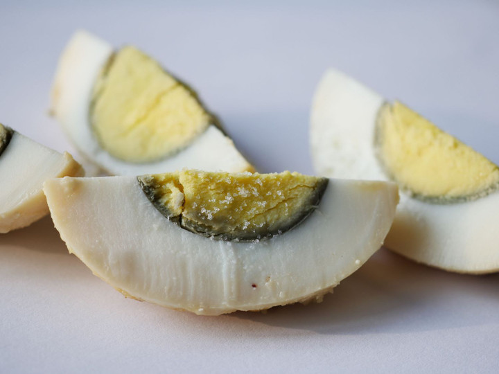 L&ograve;ng đỏ trứng luộc viền xanh c&oacute; an to&agrave;n, bổ dưỡng?- Ảnh 1.