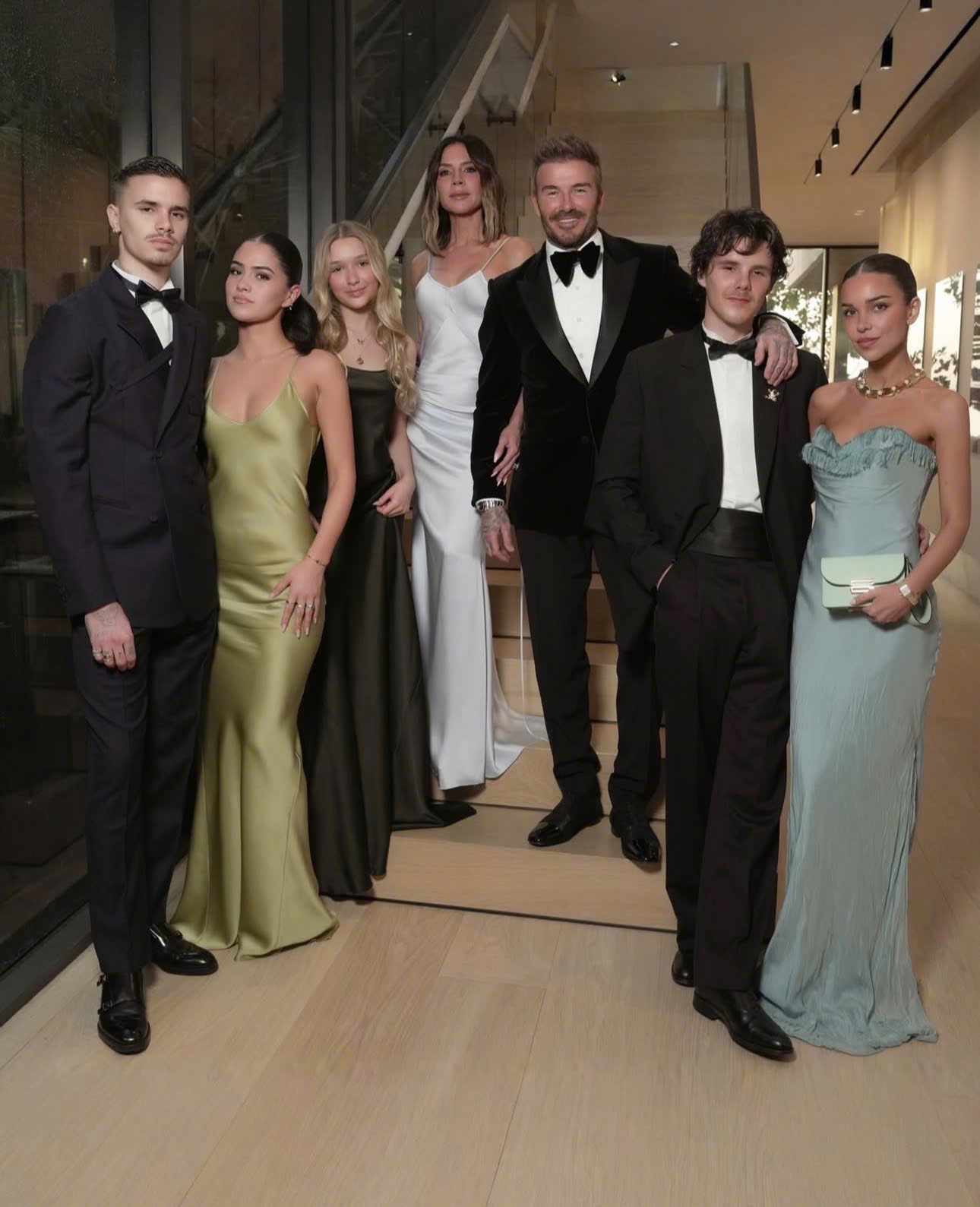 2025 to&agrave;n drama nh&agrave; Beckham- Ảnh 2.