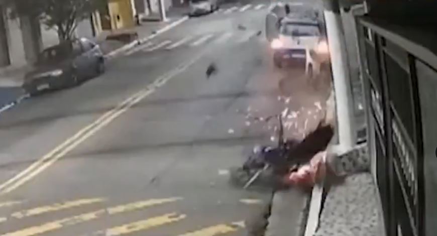 Ghen tu&ocirc;ng, c&ocirc; g&aacute;i l&aacute;i &ocirc; t&ocirc; t&ocirc;ng bạn trai v&agrave; bạn th&acirc;n tử vong- Ảnh 1.