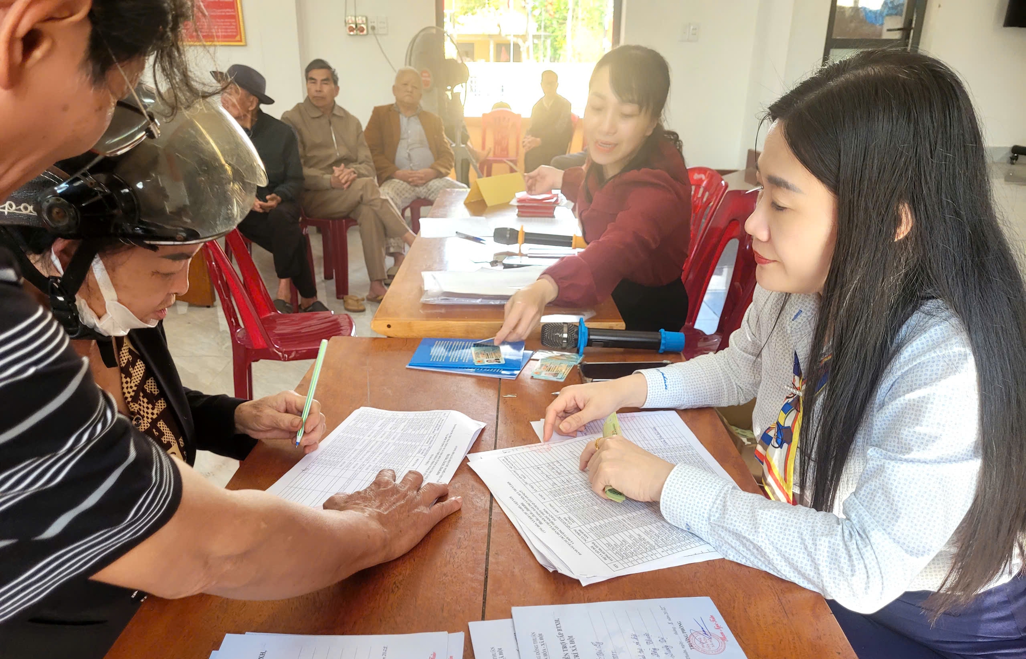 Gần 170.000 người ở Quảng Trị nhận qu&agrave; Tết của Đảng, Nh&agrave; nước- Ảnh 2.