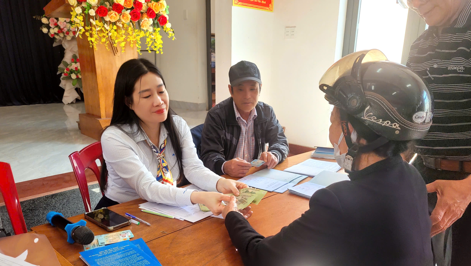 Gần 170.000 người ở Quảng Trị nhận qu&agrave; Tết của Đảng, Nh&agrave; nước- Ảnh 1.