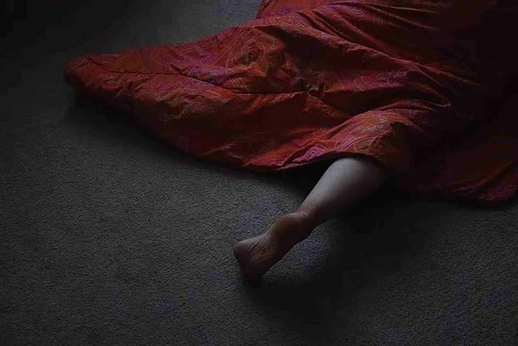 Người mẹ v&ocirc; t&igrave;nh khiến con g&aacute;i tử vong khi thực hiện nghi thức "trừ t&agrave;"- Ảnh 2.