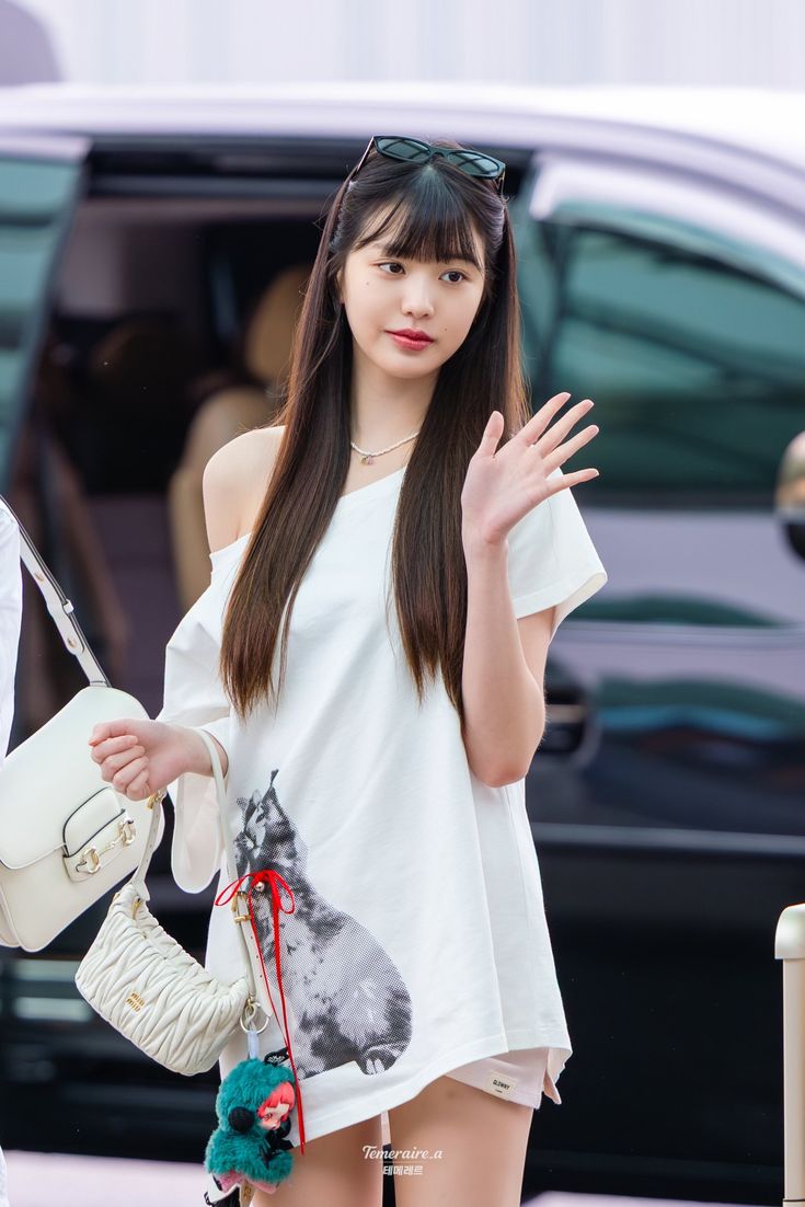 Đoạn video luộm thuộm của c&ocirc;ng ch&uacute;a Kpop bị đ&agrave;o lại, tất cả v&igrave; combo d&eacute;p l&ecirc; v&agrave; tất trắng?- Ảnh 9.