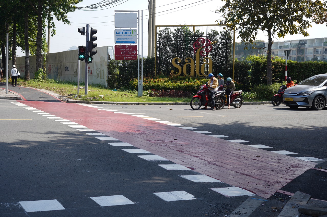 Cận cảnh l&agrave;n đường 6km đẹp như Ch&acirc;u &Acirc;u ở TP.HCM, xe m&aacute;y đi v&agrave;o sẽ bị phạt!- Ảnh 3.