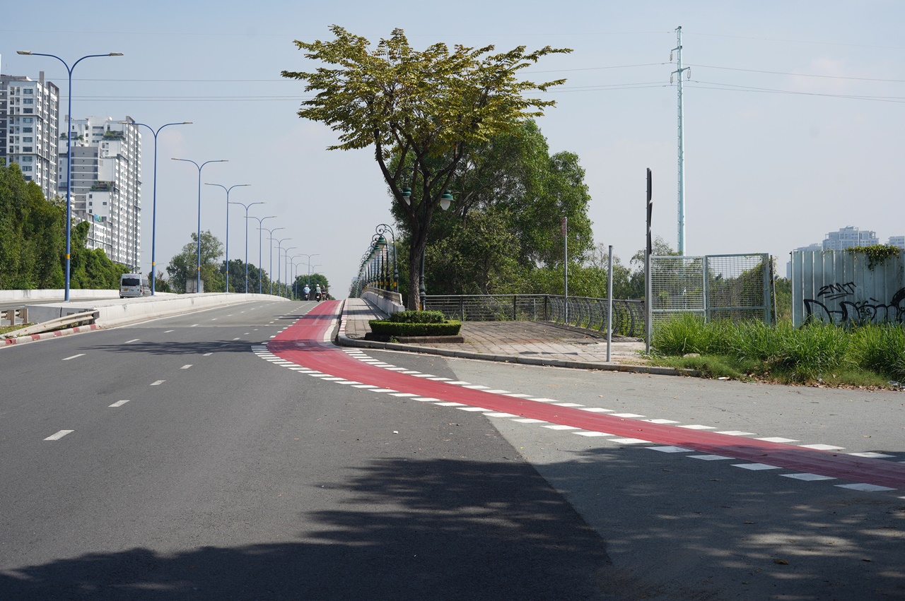 Cận cảnh l&agrave;n đường 6km đẹp như Ch&acirc;u &Acirc;u ở TP.HCM, xe m&aacute;y đi v&agrave;o sẽ bị phạt!- Ảnh 4.