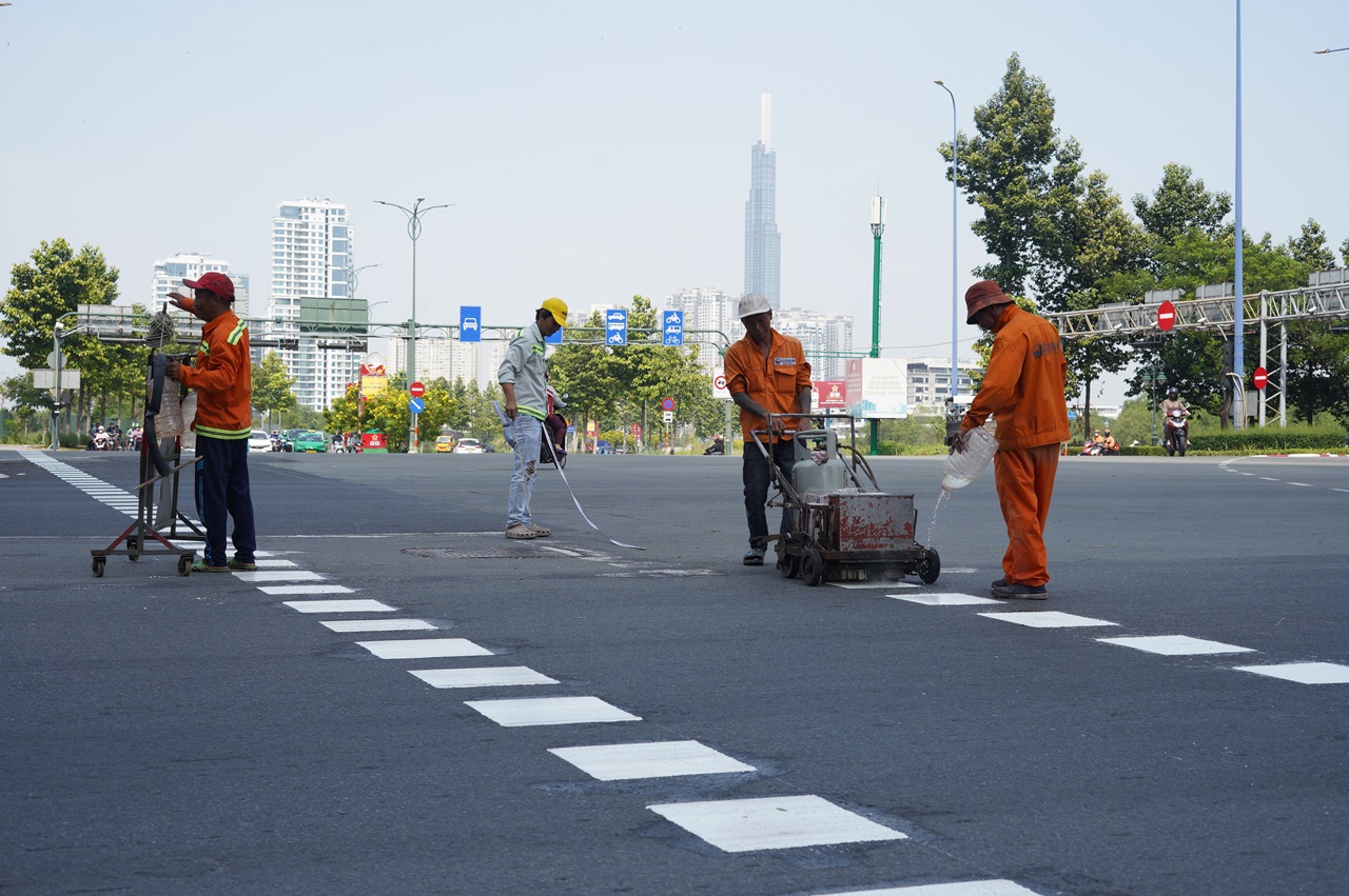 Cận cảnh l&agrave;n đường 6km đẹp như Ch&acirc;u &Acirc;u ở TP.HCM, xe m&aacute;y đi v&agrave;o sẽ bị phạt!- Ảnh 8.