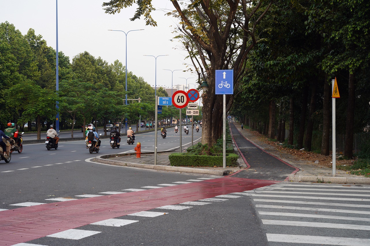 Cận cảnh l&agrave;n đường 6km đẹp như Ch&acirc;u &Acirc;u ở TP.HCM, xe m&aacute;y đi v&agrave;o sẽ bị phạt!- Ảnh 11.