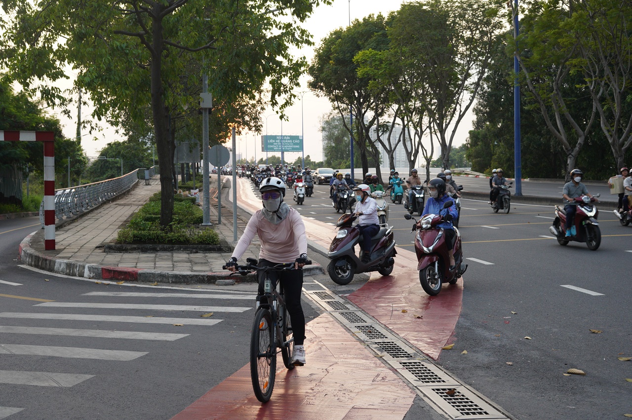 Cận cảnh l&agrave;n đường 6km đẹp như Ch&acirc;u &Acirc;u ở TP.HCM, xe m&aacute;y đi v&agrave;o sẽ bị phạt!- Ảnh 13.