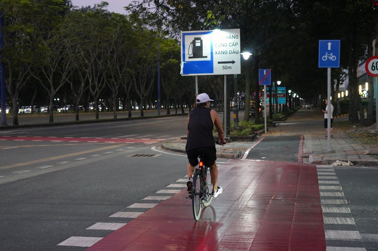 Cận cảnh l&agrave;n đường 6km đẹp như Ch&acirc;u &Acirc;u ở TP.HCM, xe m&aacute;y đi v&agrave;o sẽ bị phạt!- Ảnh 15.