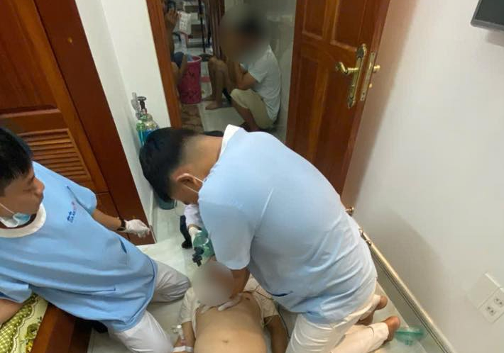 Một doanh nh&acirc;n đột tử khi ngủ, b&aacute;c sĩ cảnh b&aacute;o sự chủ quan thường gặp- Ảnh 1.