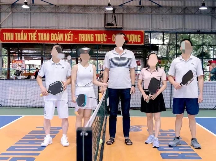 B&iacute; thư x&atilde; bị &ldquo;tố&rdquo; bỏ lớp bồi dưỡng, đi đ&aacute;nh giải "Pickleball t&igrave;nh y&ecirc;u U90+" nhận &aacute;n kỷ luật- Ảnh 1.