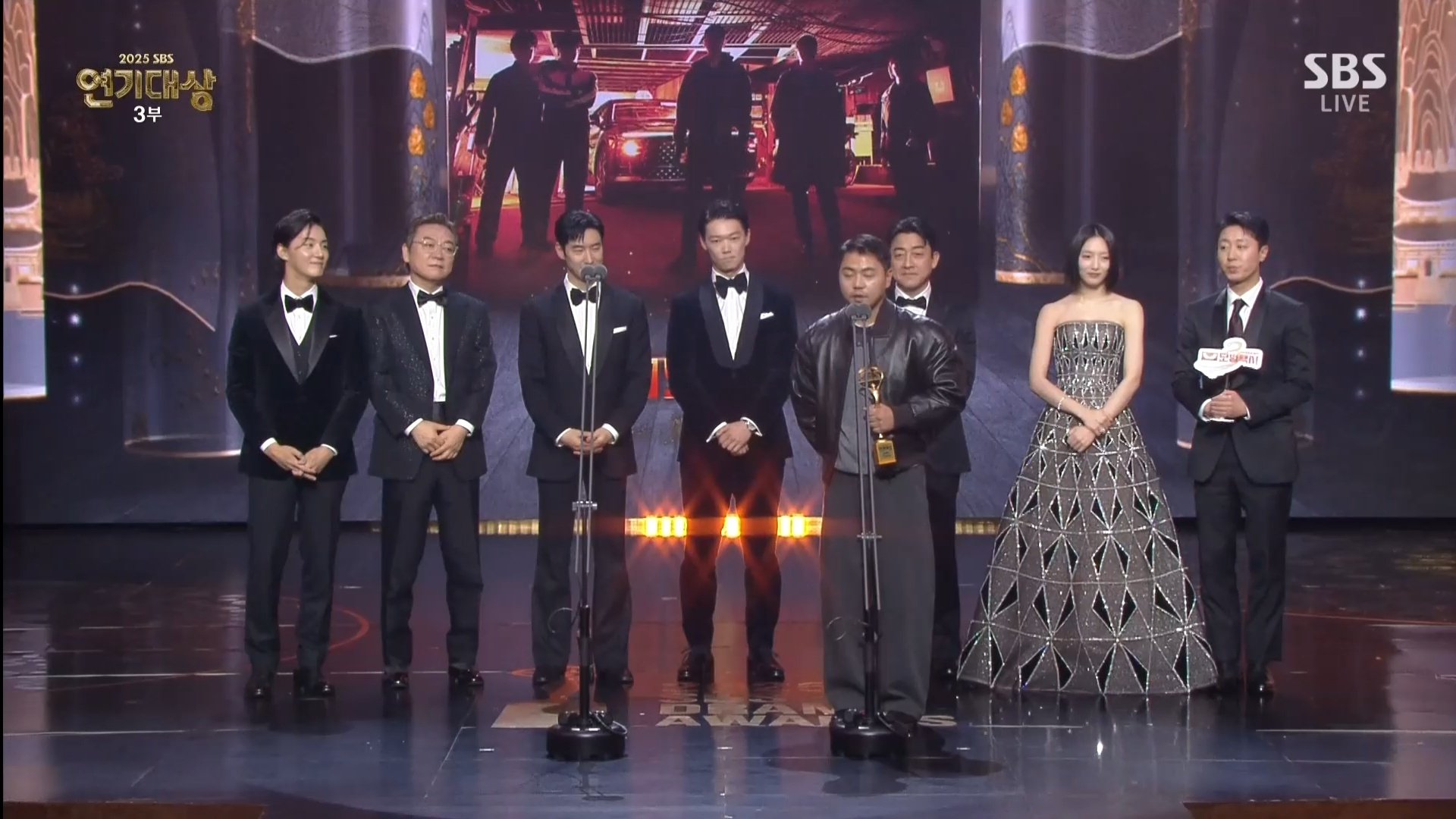 SBS Drama Awards 2025: Taxi Driver 3 thắng giải Phim hay nhất, cặp đôi Dynamite Kiss gây bão MXH- Ảnh 1.
