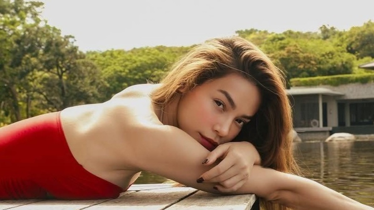 Kh&ocirc;ng ai ngờ c&ocirc; b&eacute; trong ảnh n&agrave;y giờ l&agrave; người nổi đ&igrave;nh nổi đ&aacute;m showbiz Việt: Đ&atilde; vậy c&ograve;n dạy con cực hay!- Ảnh 2.