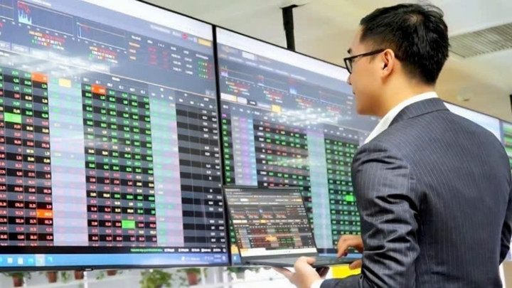 Tăng hơn 500 điểm trong năm 2025, VN-Index l&ecirc;n đỉnh cao lịch sử- Ảnh 1.