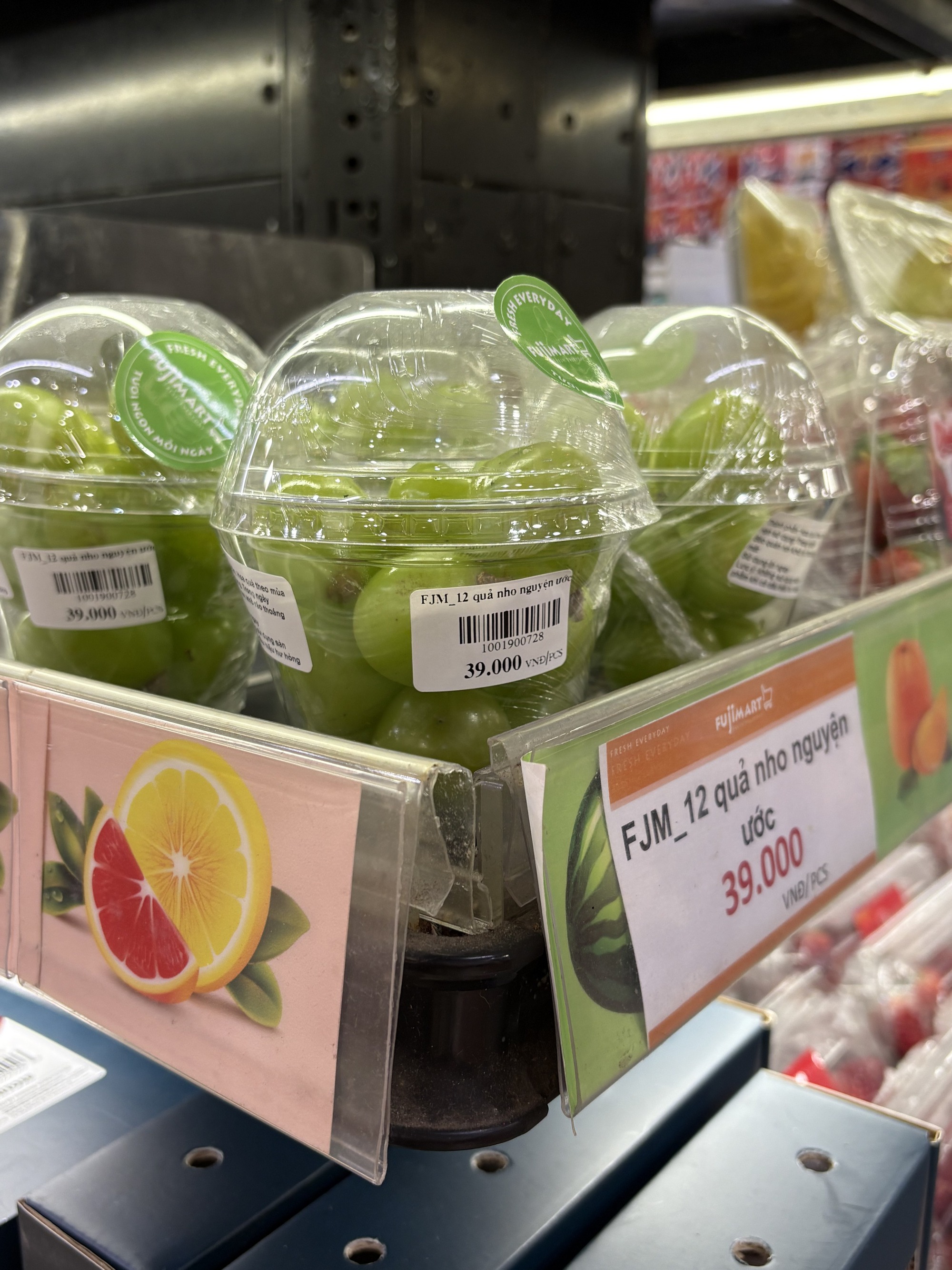 Ra si&ecirc;u thị, cửa h&agrave;ng hoa quả kiểm chứng độ HOT của 12 quả nho ước nguyện: C&oacute; như tr&ecirc;n mạng đồn?- Ảnh 3.