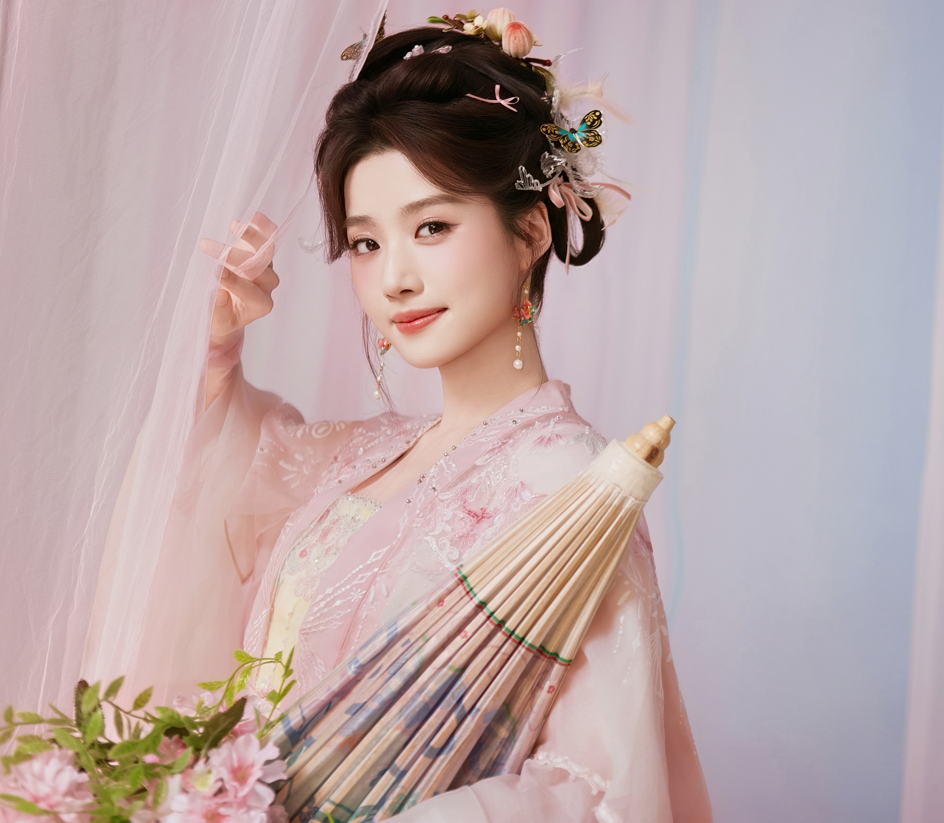 Mỹ nh&acirc;n đẹp nhất Đ&ecirc;m hội giao thừa 2026: Nhan sắc g&acirc;y nghiện cực mạnh, ti&ecirc;n nữ chứ kh&ocirc;ng phải người- Ảnh 2.