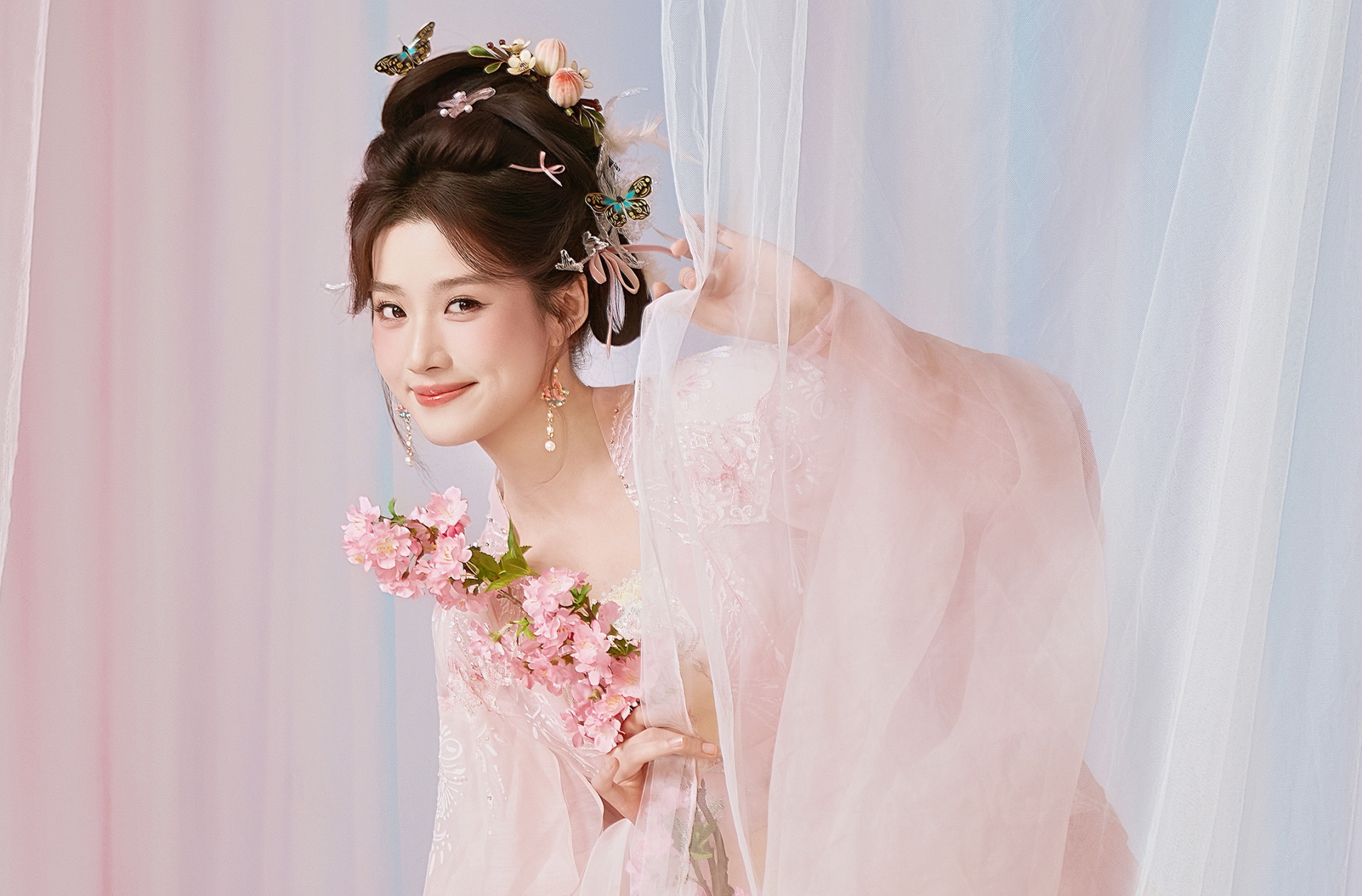 Mỹ nh&acirc;n đẹp nhất Đ&ecirc;m hội giao thừa 2026: Nhan sắc g&acirc;y nghiện cực mạnh, ti&ecirc;n nữ chứ kh&ocirc;ng phải người- Ảnh 6.