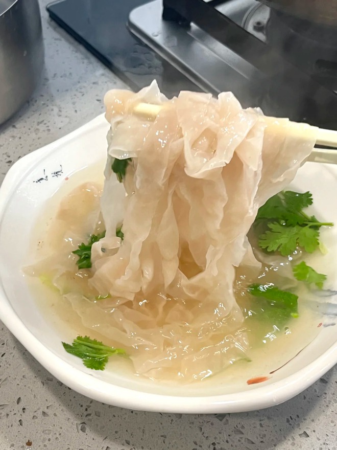 Chuyện lạ về b&aacute;t m&igrave; "thịt bao thịt": B&iacute; mật nằm ở ng&agrave;n nh&aacute;t ch&agrave;y v&agrave; sự tương đồng bất ngờ với gi&ograve; lụa Việt- Ảnh 20.