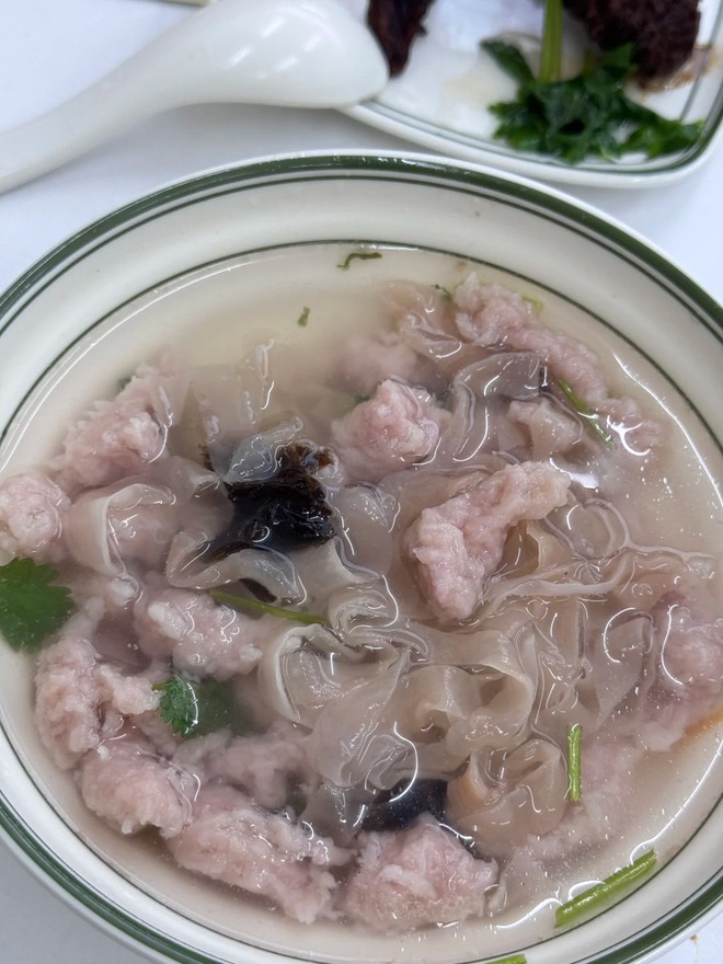 Chuyện lạ về b&aacute;t m&igrave; "thịt bao thịt": B&iacute; mật nằm ở ng&agrave;n nh&aacute;t ch&agrave;y v&agrave; sự tương đồng bất ngờ với gi&ograve; lụa Việt- Ảnh 17.