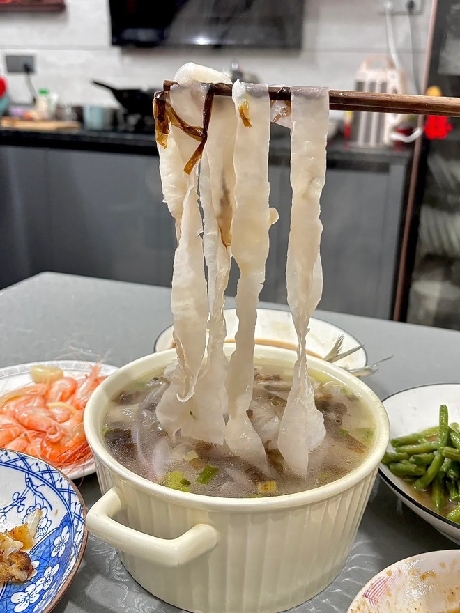 Chuyện lạ về b&aacute;t m&igrave; "thịt bao thịt": B&iacute; mật nằm ở ng&agrave;n nh&aacute;t ch&agrave;y v&agrave; sự tương đồng bất ngờ với gi&ograve; lụa Việt- Ảnh 23.