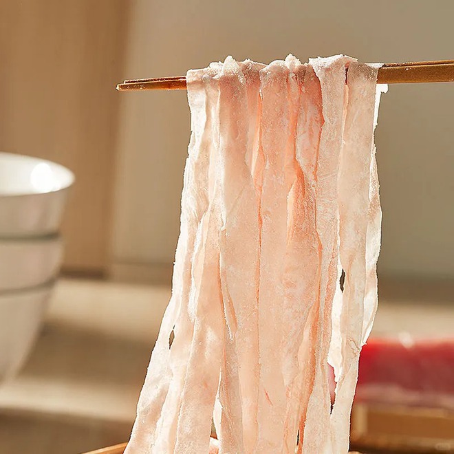 Chuyện lạ về b&aacute;t m&igrave; "thịt bao thịt": B&iacute; mật nằm ở ng&agrave;n nh&aacute;t ch&agrave;y v&agrave; sự tương đồng bất ngờ với gi&ograve; lụa Việt- Ảnh 7.