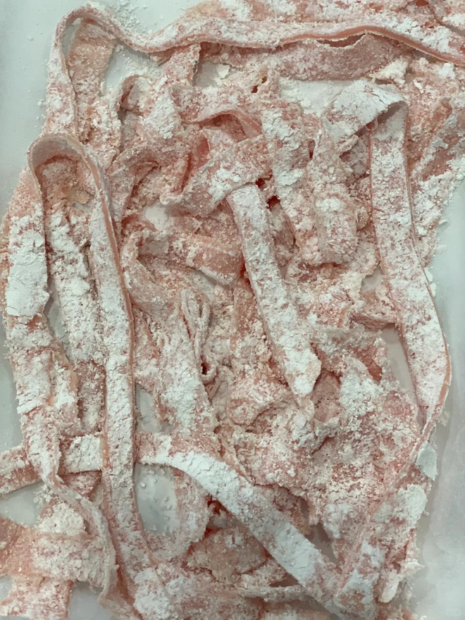 Chuyện lạ về b&aacute;t m&igrave; "thịt bao thịt": B&iacute; mật nằm ở ng&agrave;n nh&aacute;t ch&agrave;y v&agrave; sự tương đồng bất ngờ với gi&ograve; lụa Việt- Ảnh 15.