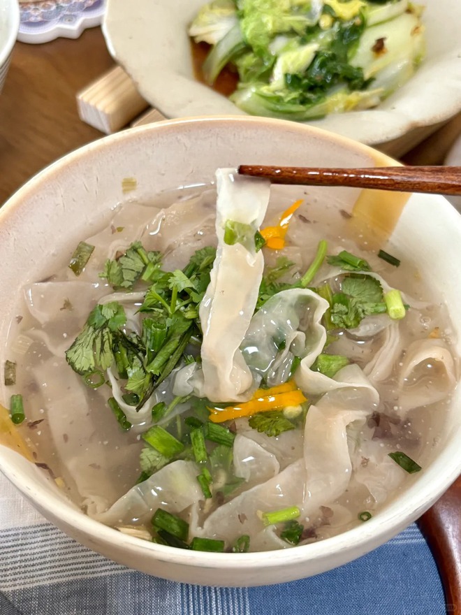 Chuyện lạ về b&aacute;t m&igrave; "thịt bao thịt": B&iacute; mật nằm ở ng&agrave;n nh&aacute;t ch&agrave;y v&agrave; sự tương đồng bất ngờ với gi&ograve; lụa Việt- Ảnh 22.