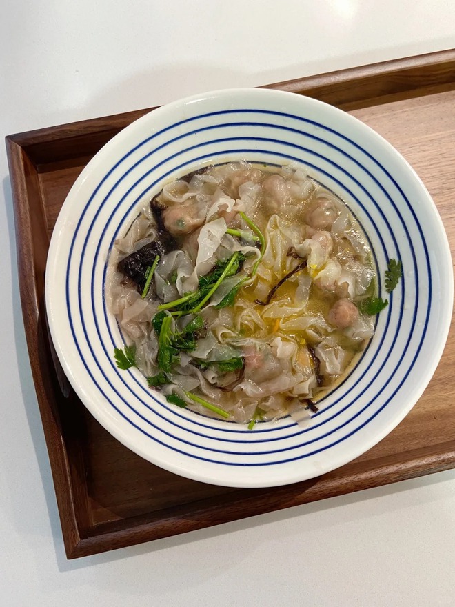 Chuyện lạ về b&aacute;t m&igrave; "thịt bao thịt": B&iacute; mật nằm ở ng&agrave;n nh&aacute;t ch&agrave;y v&agrave; sự tương đồng bất ngờ với gi&ograve; lụa Việt- Ảnh 19.