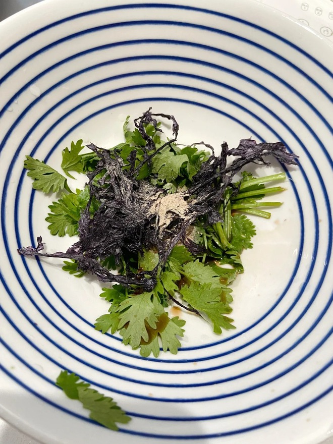 Chuyện lạ về b&aacute;t m&igrave; "thịt bao thịt": B&iacute; mật nằm ở ng&agrave;n nh&aacute;t ch&agrave;y v&agrave; sự tương đồng bất ngờ với gi&ograve; lụa Việt- Ảnh 18.