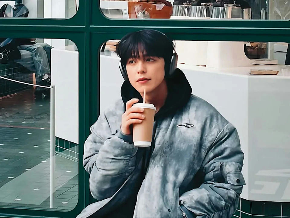 Cảnh tượng d&acirc;m &ocirc; kinh ho&agrave;ng tại nh&agrave; nam thần gen Z 1m8 đẹp nức tiếng- Ảnh 1.