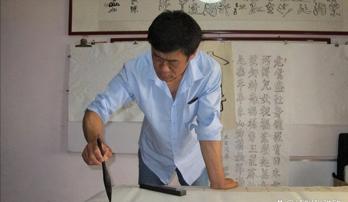 Người đ&agrave;n &ocirc;ng 56 tuổi l&agrave;m nghề "lạ", kiếm tiền tỷ/năm rất nhẹ nh&agrave;ng- Ảnh 1.