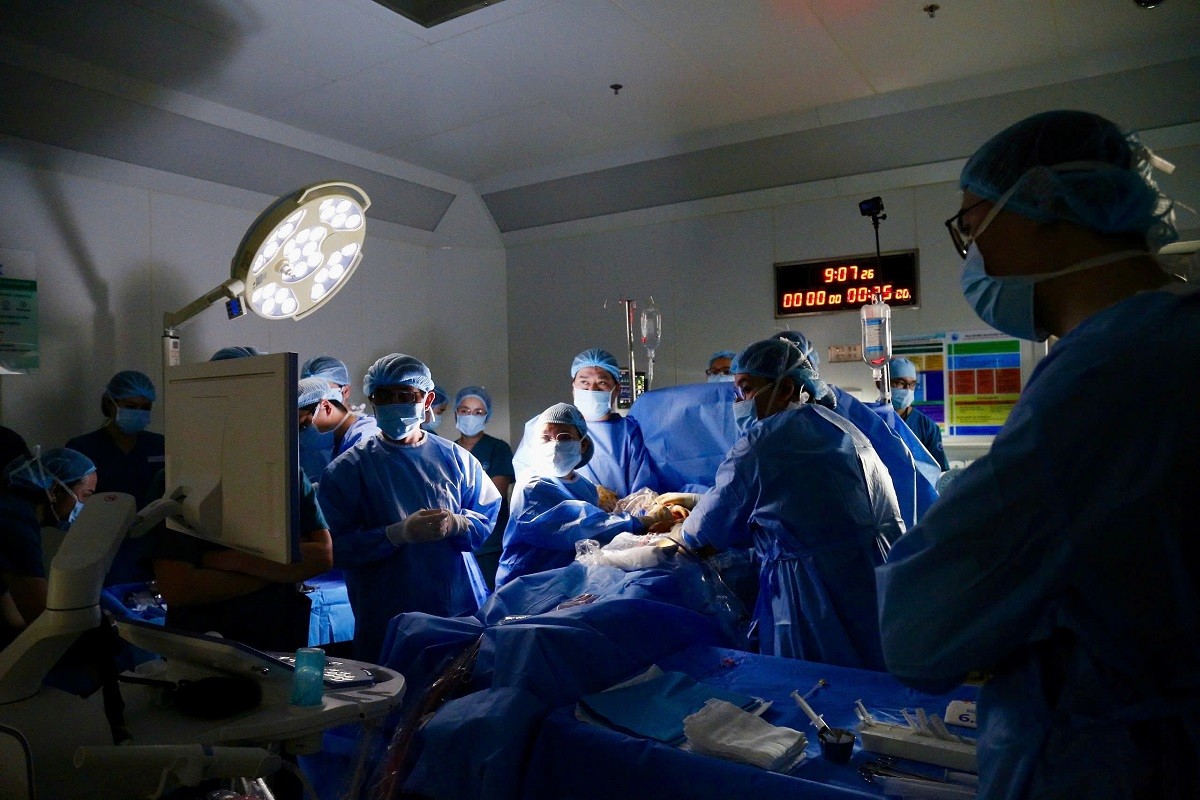 Can thiệp th&ocirc;ng tim b&agrave;o thai lần thứ 12: Kỳ t&iacute;ch y khoa kh&eacute;p lại năm 2025 khiến giới chuy&ecirc;n m&ocirc;n x&uacute;c động- Ảnh 1.