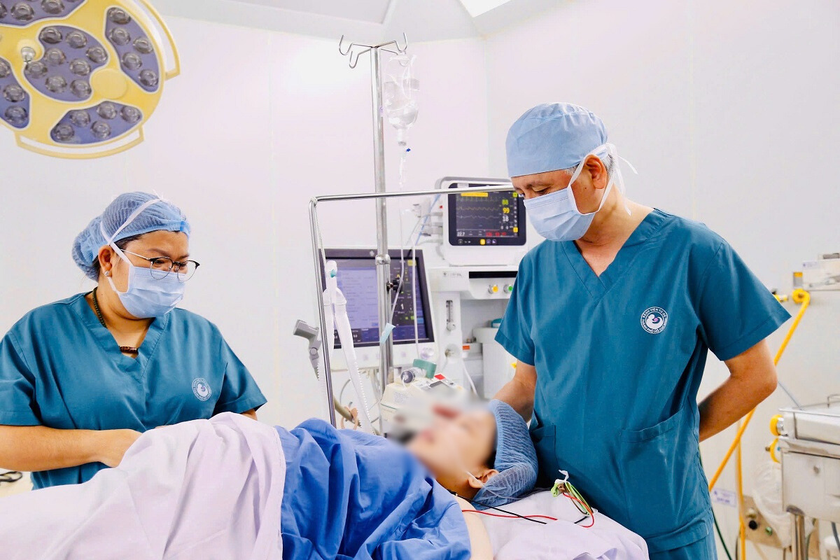 Can thiệp th&ocirc;ng tim b&agrave;o thai lần thứ 12: Kỳ t&iacute;ch y khoa kh&eacute;p lại năm 2025 khiến giới chuy&ecirc;n m&ocirc;n x&uacute;c động- Ảnh 3.