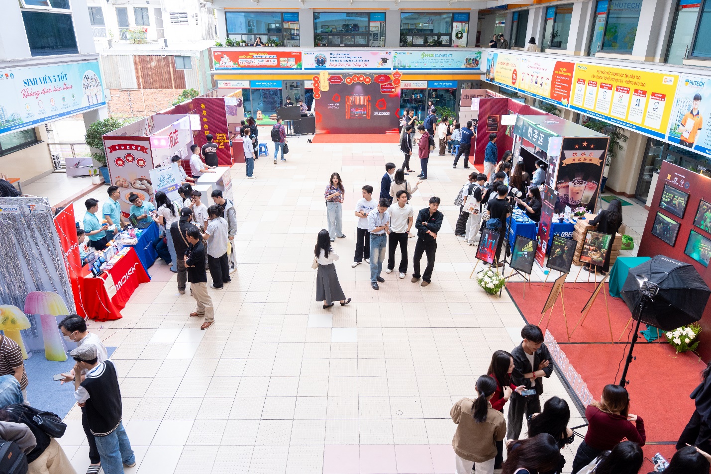 Đồ &aacute;n tốt nghiệp của sinh vi&ecirc;n Truyền th&ocirc;ng &ldquo;l&ecirc;n s&oacute;ng&rdquo; c&ugrave;ng thương hiệu lớn- Ảnh 1.