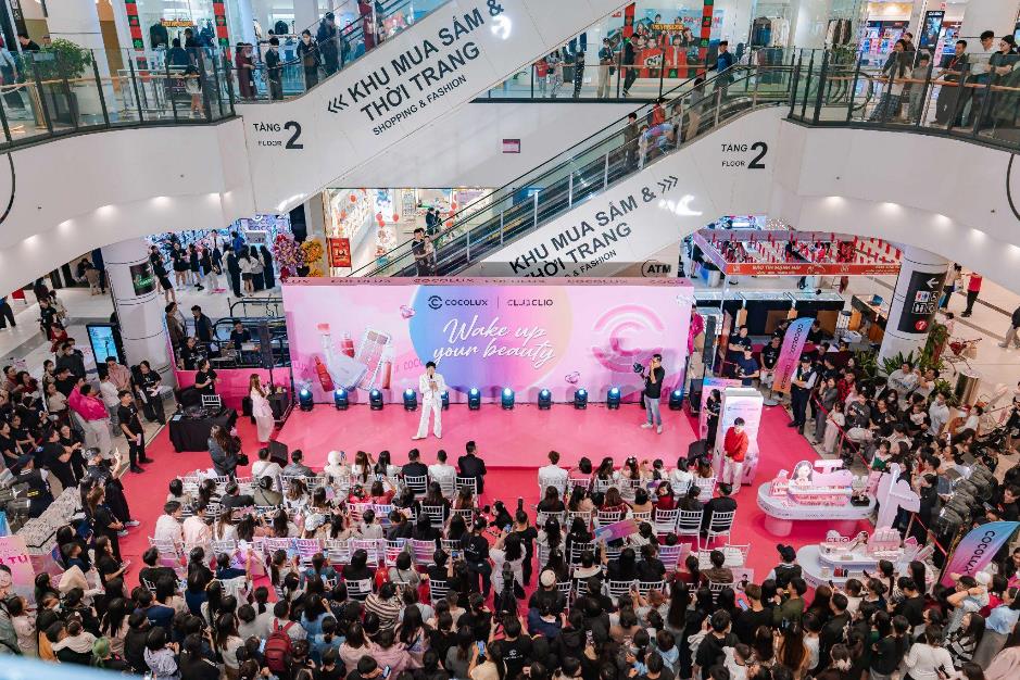 Ca sĩ Anh T&uacute; xuất hiện cực ch&aacute;y tại sự kiện COCOLUX x Club Clio, fan chen k&iacute;n trung t&acirc;m thương mại- Ảnh 2.