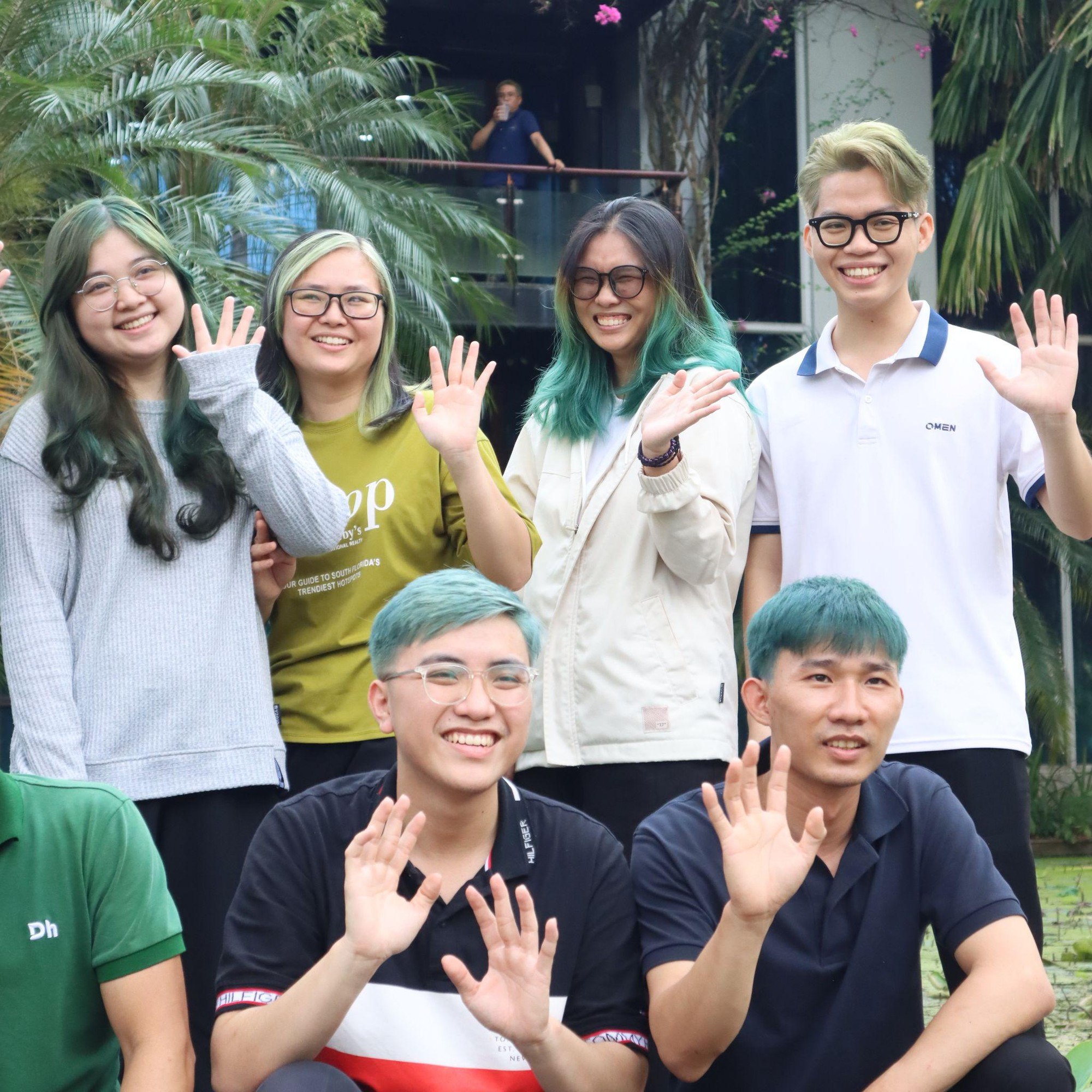 CEO Dh Foods chơi lớn, thưởng 10 triệu cho mỗi nh&acirc;n vi&ecirc;n nhuộm t&oacute;c xanh- Ảnh 3.