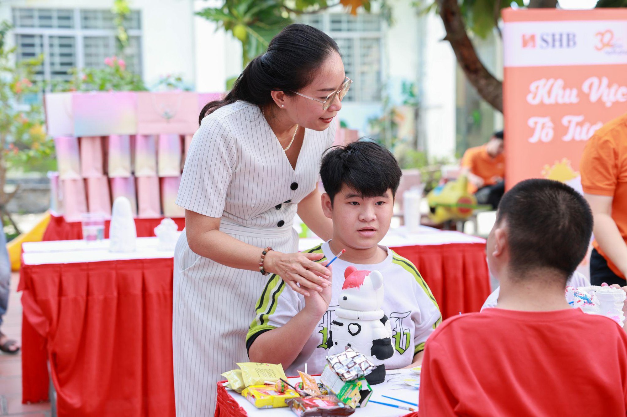 Khi niềm vui được đặt để đ&uacute;ng chỗ, hạnh ph&uacute;c tự khắc trở n&ecirc;n tr&ograve;n đầy- Ảnh 7.