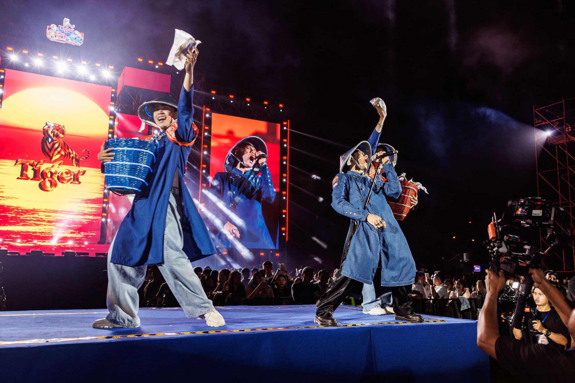 Tọa độ countdown hot bậc nhất TP.HCM: Săn lộc c&ugrave;ng d&agrave;n sao V-biz đ&igrave;nh đ&aacute;m, xem ph&aacute;o hoa c&ugrave;ng m&agrave;n tung liễn Tết khổng lồ- Ảnh 6.