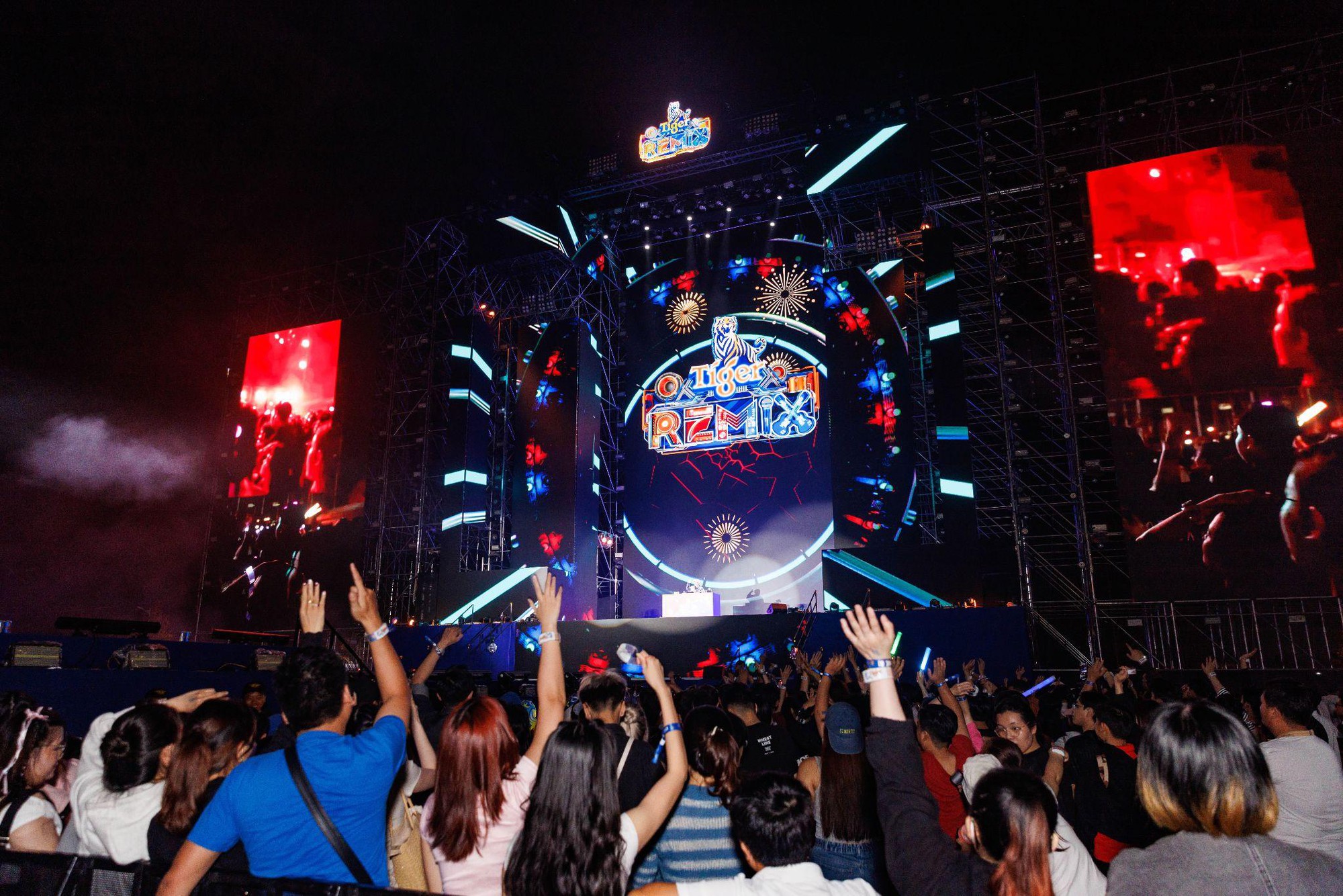 Tọa độ countdown hot bậc nhất TP.HCM: Săn lộc c&ugrave;ng d&agrave;n sao V-biz đ&igrave;nh đ&aacute;m, xem ph&aacute;o hoa c&ugrave;ng m&agrave;n tung liễn Tết khổng lồ- Ảnh 8.